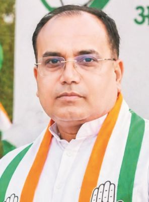 बच्चों के भविष्य से डबल इंजन सरकार कर रही खिलवाड़ -रूपेश