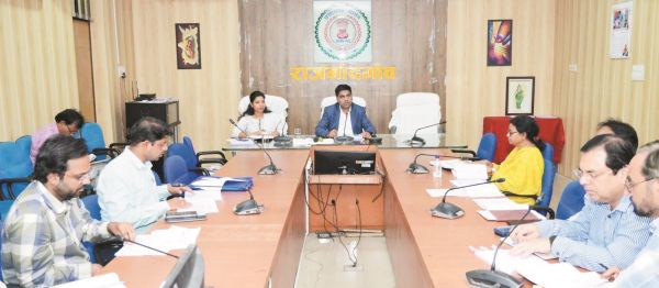 ठीक से कार्य नहीं करने वाले ठेकेदार होंगे ब्लैक लिस्टेट - कलेक्टर