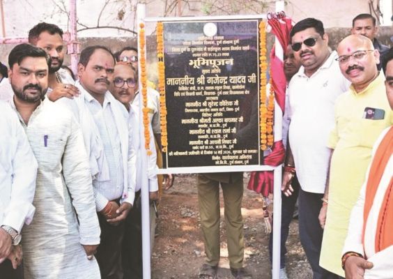 शिक्षा मंत्री ने पुलगांव और उरला हाईस्कूल में अतिरिक्त कक्ष व हॉल निर्माण का किया भूमिपूजन