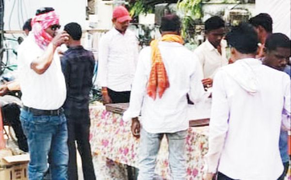 प्याऊ घर में छाछ वितरित