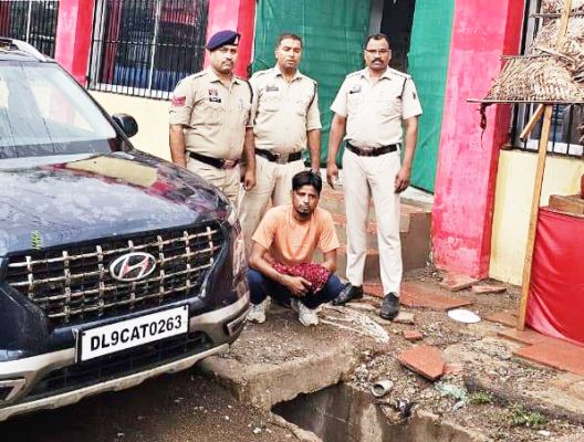 खरसिया से चोरी कार दिल्ली में बरामद