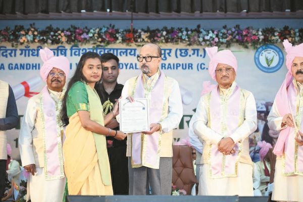 शिल्वी यादव को पीएचडी की उपाधि