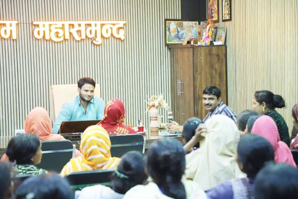  एसएलआर सेंटर में लगा चार्जिंग प्वाइंट एवं पंखे
