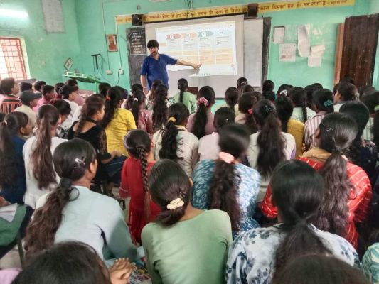 शैक्षिक शिविर में करियर विकल्पों पर विद्यार्थियों को मिला मार्गदर्शन