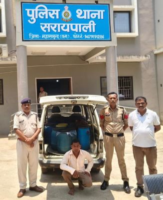 वैन में छिपाई थी 15 प्लास्टिक ड्रमों में 450 लीटर महुआ शराब, एक गिरफ्तार