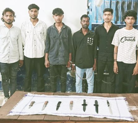 चेकिंग में 7 धारदार हथियार के साथ 7 आरोपी गिरफ्तार