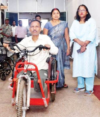  बुद्ध सिंह को मिली मोटराइज्ड ट्रायसायकल