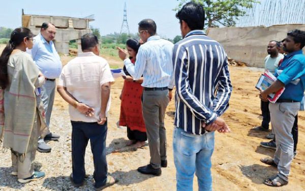 प्रगतिरत कार्यों को समय-सीमा में पूर्ण करने के निर्देश