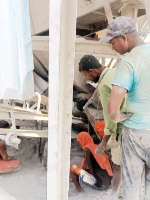 क्रशर प्लांट में हादसा, नाबालिग आदिवासी मजदूर की मौत