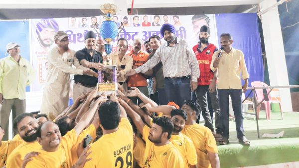  पत्रकारों के बीच मैत्री क्रिकेट मुकाबला