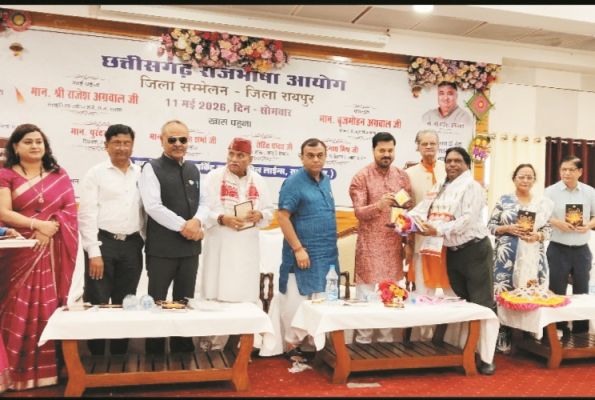 पुस्तकों का विमोचन व साहित्यकार का सम्मान