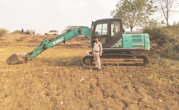 अवैध खनिज उत्खनन व परिवहन