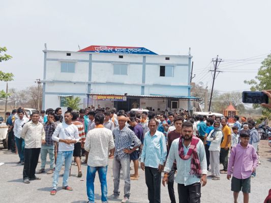  लाहौद शराब दुकान विवाद, ग्रामीणों ने पुलिस को सौंपा ज्ञापन