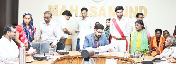 जनदर्शन में 76 आवेदन