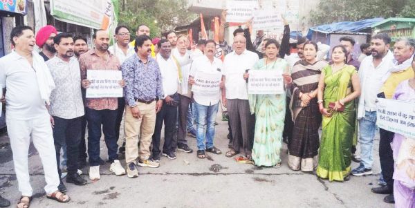  महंगाई के खिलाफ कांग्रेस का धरना-विरोध प्रदर्शन
