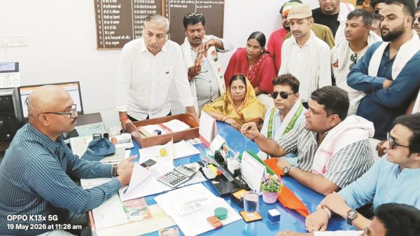 बिजली कटौती और अव्यवस्था के खिलाफ  कांग्रेस का हल्ला बोल