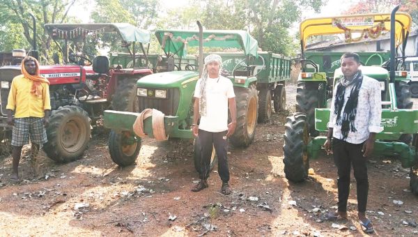 रेत का अवैध परिवहन, 3 ट्रैक्टर जब्त