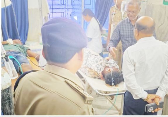 अफसरों ने सडक़ हादसे के घायलों को पहुंचाया अस्पताल
