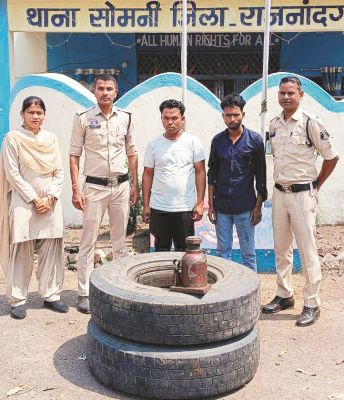 ट्रक से सामान पार करने वाला ड्राइवर गिरफ्तार