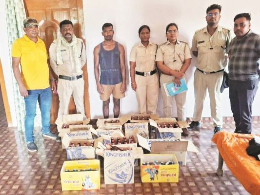 पूर्व सरपंच के घर से अवैध शराब जब्त