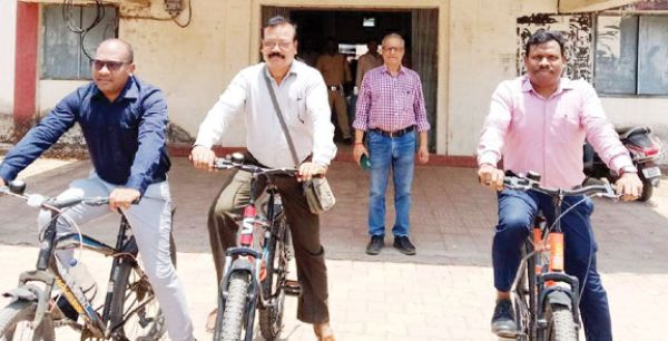 अफसरों ने साइकिल चलाकर दिया पर्यावरण संरक्षण और स्वस्थ जीवनशैली अपनाने का संदेश