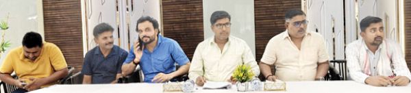 चहेते ठेकेदार को लाभ पहुंचाने अधिक दर पर काम देने का आरोप