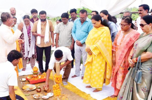 विधायक ने मिनी स्टेडियम निर्माण सहित 17 विकास कार्यों का किया भूमिपूजन