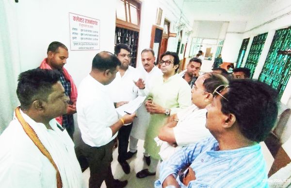 नांदगांव के कांग्रेसी नेताओं का  नाम एसआईआर सूची से गायब