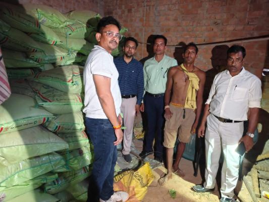 300 बोरी डीएपी खाद जब्त