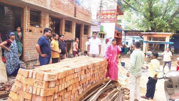 नपाध्यक्ष ने निर्माणाधीन पीएम आवास का लिया जायजा