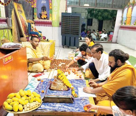 शंकराचार्य आश्रम में त्रिशती अर्चन