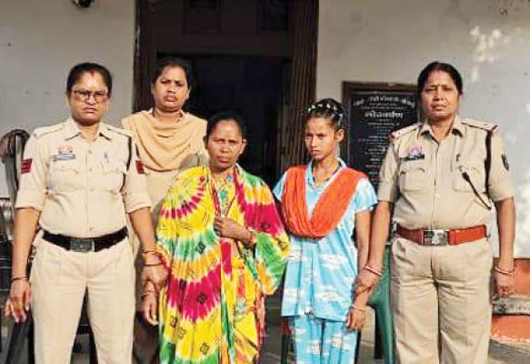 पुलिस ने सुलझाई हत्या की गुत्थी, दो महिला गिरफ्तार