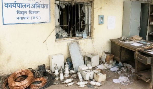 बिजली दफ्तर में सेंधमारी, खिडक़ी तोडक़र लाखों के उपकरण पार