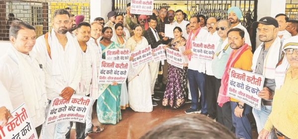 दुर्ग की विद्युत व्यवस्था को लेकर जिला कांग्रेस ने सौंपा ज्ञापन