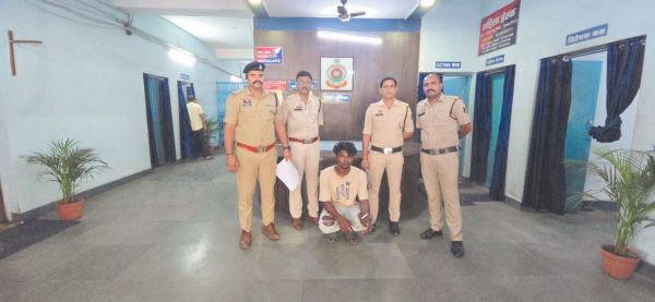 सीतापुर ब्लाइंड मर्डर : दोस्त ही निकला कातिल, गिरफ्तार