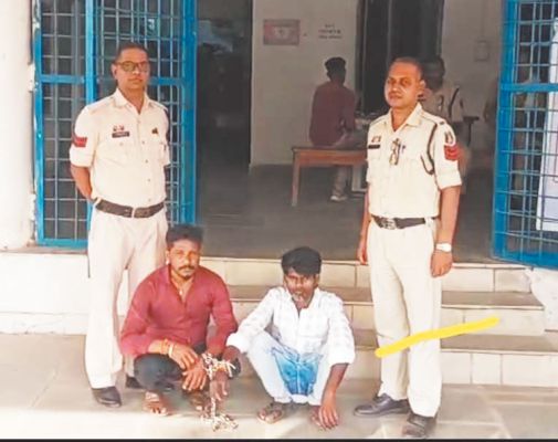 चोरी का कबाड़ पकड़ा तो रातों रात बना लिया फर्जी ई-वे बिल