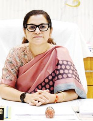  नई कलेक्टर चंदन त्रिपाठी ने संभाला पदभार
