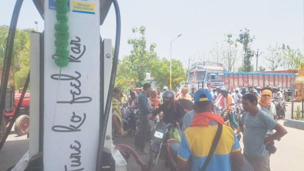 पेट्रोल-डीजल वितरण व्यवस्था बनाए रखने पुलिस प्रशासन अलर्ट