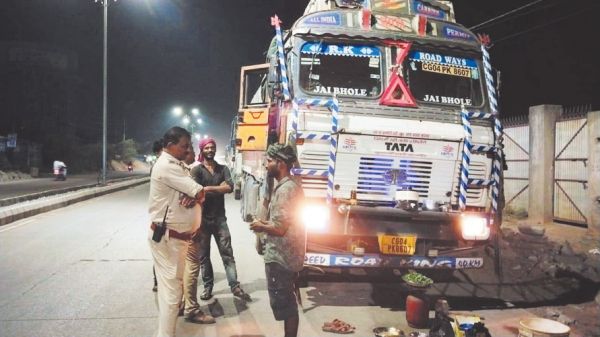 यातायात पुलिस ने एक ही दिन में 120 वाहनों से डेढ़ लाख का जुर्माना ठोंका