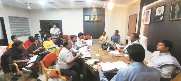 महापौर ने की निर्माण कार्यों की समीक्षा