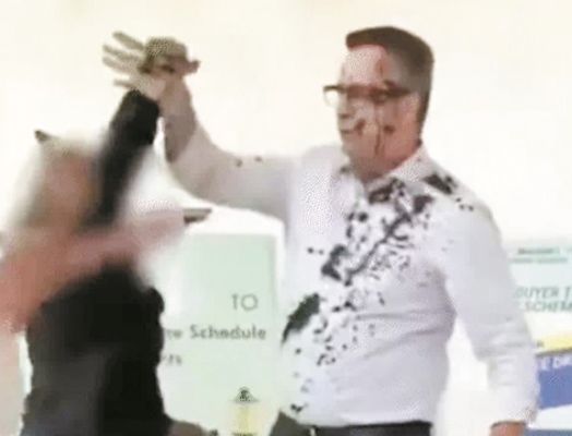 मारुति शोरूम के जीएम पर फूटा महिला कर्मचारी का गुस्सा,  पुलिस के सामने थप्पड़ बरसाए, मुंह पर फेंकी स्याही