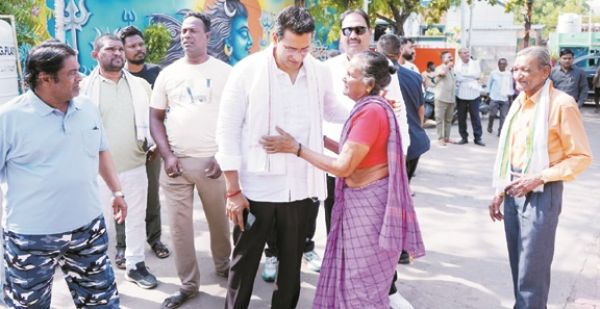 दुर्गा मंदिर वार्ड में विधायक ने किया भेंट मुलाकात