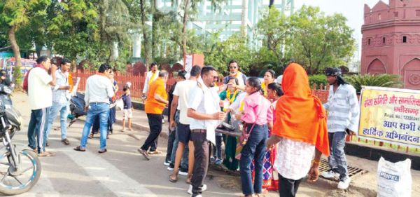 45 डिग्री में राहगीरों का गला हुआ तर