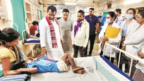 तेंदुए के हमले से घायल बालक से मिलने मेकाहारा पहुंचे विधायक