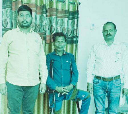 बैसाखी की मदद से चलेगा लखमा तामो