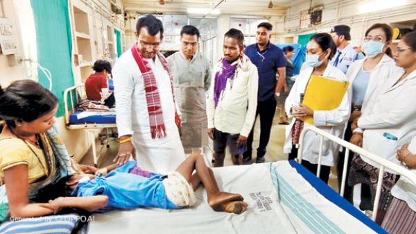 तेंदुए के हमले से घायल बालक से मिलने मेकाहारा पहुंचे विधायक