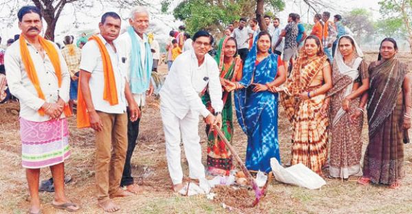 पोड़ व सेमरा में मनरेगा कार्य प्रगति की ओर