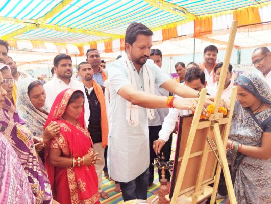 सुशासन तिहार में जिपं उपाध्यक्ष  ने सुनी ग्रामीणों की समस्याएं
