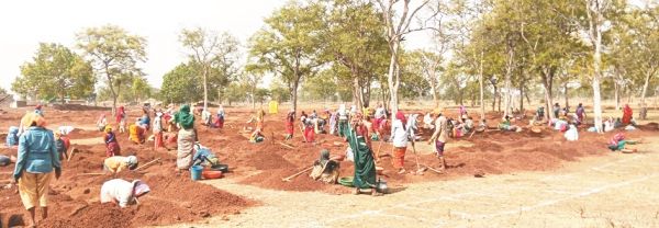 मनरेगा से दुर्ग जिले में 68 हजार श्रमिकों को मिल रहा रोजगार