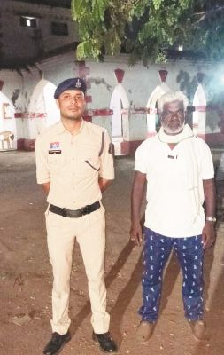 बाइक में शराब ले जाते आरोपी गिरफ्तार